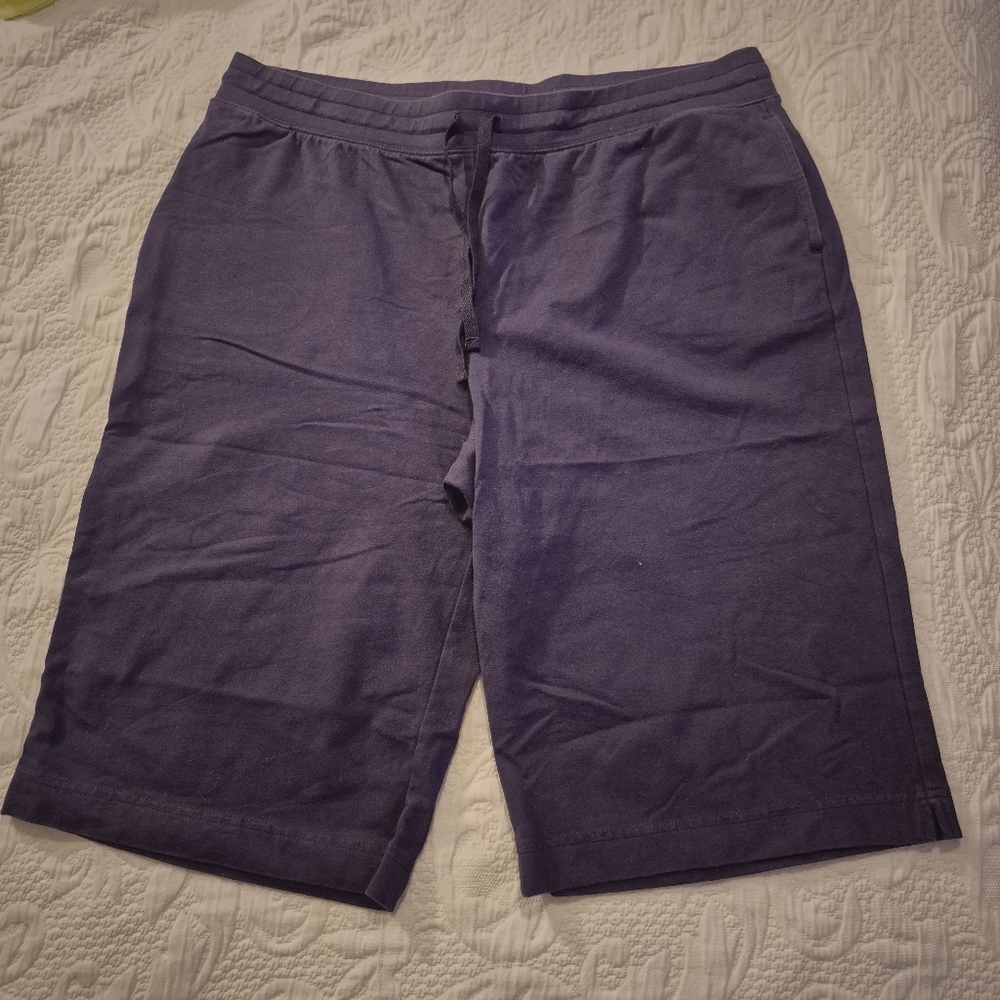 Karen Scott PXL navy bermuda long pull on shorts VGUC